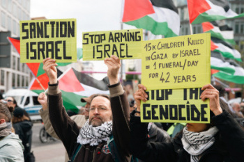 2404-stoparmingisrael-04-0462.jpg