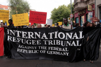 13-refugeetribunaldemo-3325.jpg