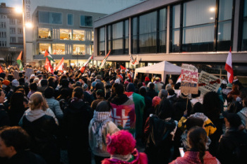 2410-handsofflebanon_leopoldplatz-01-8002.jpg