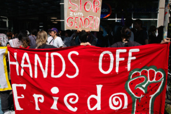 2404-handsofffrieda-20-3291.jpg